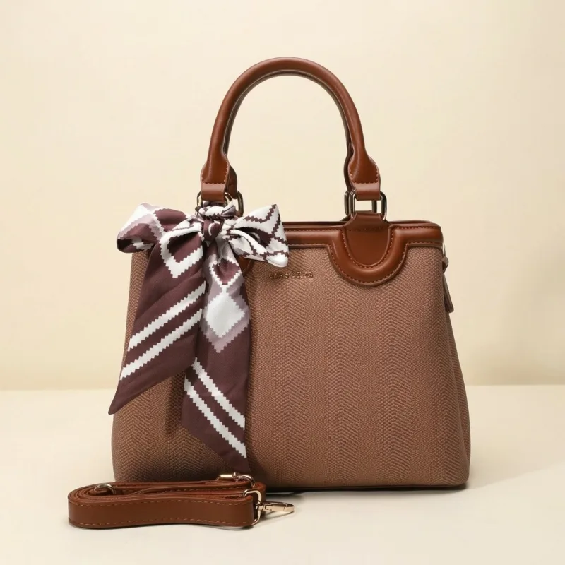 SAC À MAIN CHRISBELLA MARRON GLACÉ - TEXTURE CHEVRON AVEC FOULARD CHIC ÉDITION PREMIUM .