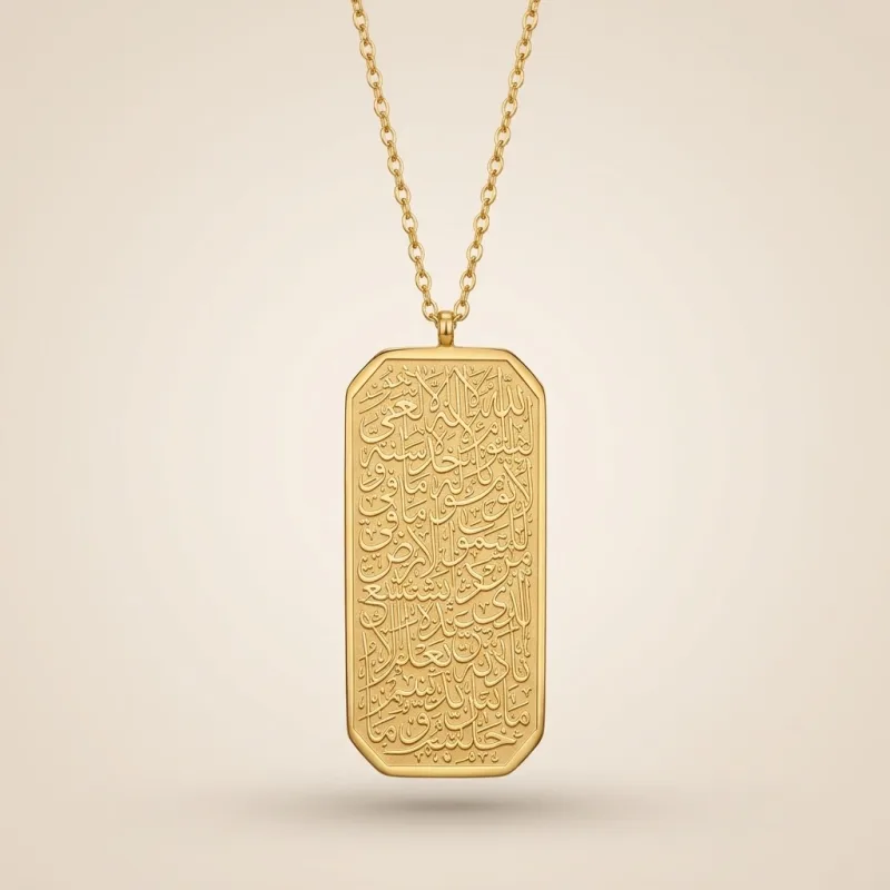 COLLIER PLAQUE AYAT AL-KURSI SIGNATURE D'ÂME - OR LUXE RECTANGLE ÉDITION AUTORITÉ DIVINE .